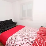 Paris Апартаменты Ровинь