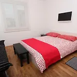 Paris Апартаменты *